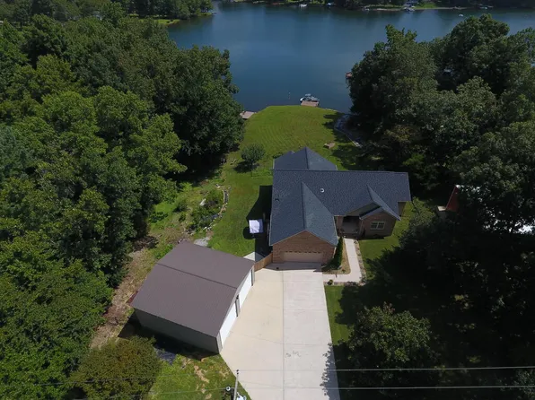8661 Cherokee Trl, Crossville, TN 38572