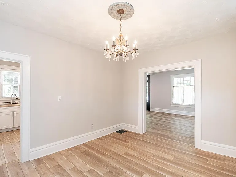 2435 Summit St — Photo 13