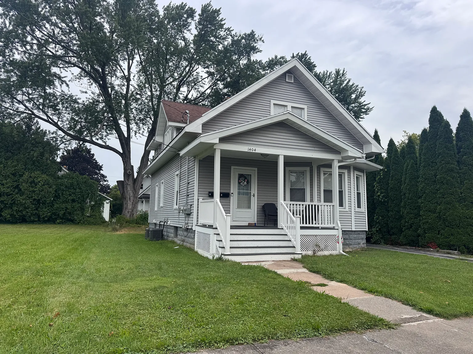 2 bed, 900 sqft, $1,900 — Photo 2