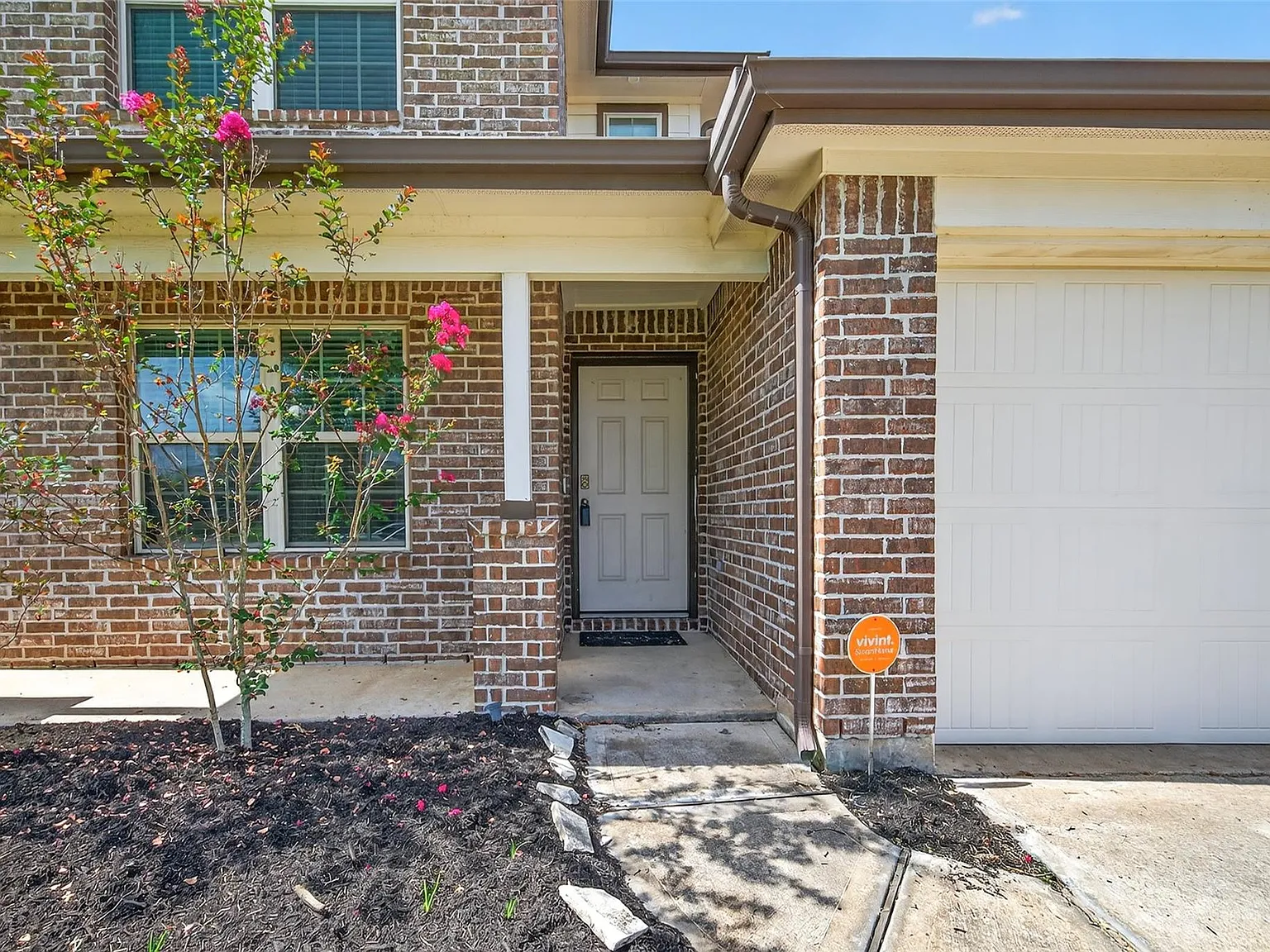 4 bed, 2.5 bath, 2664 sqft, $2,500 — Photo 3