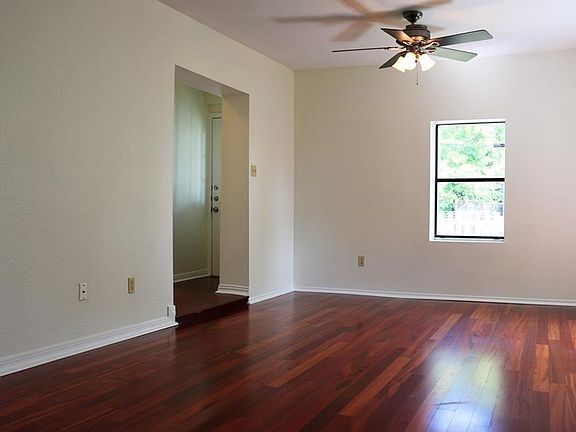 3rd image of 1166 Ridgeway Dr