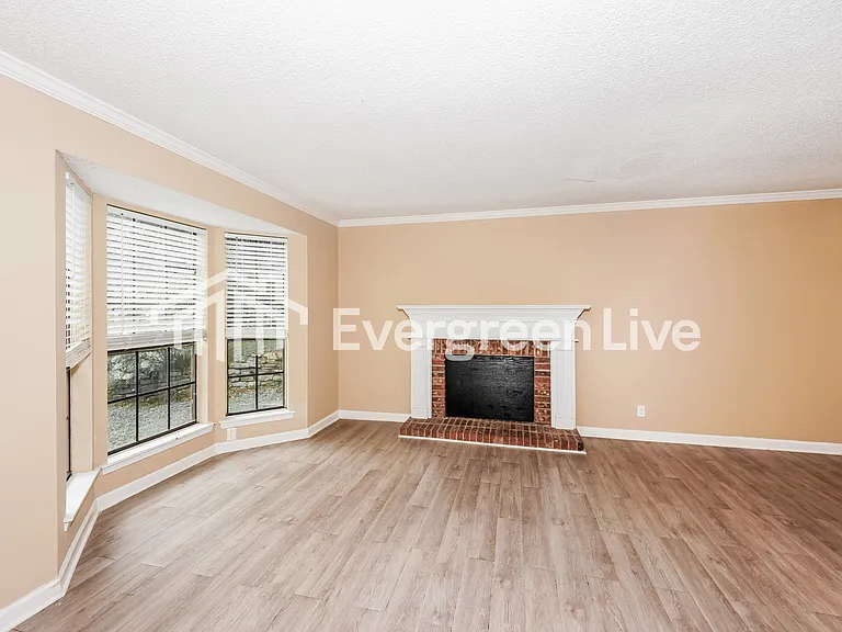 2657 Laburnum Dr — Photo 4