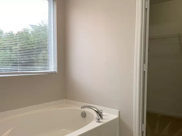 13016 Rothe House Rd, Charlotte, NC 28273