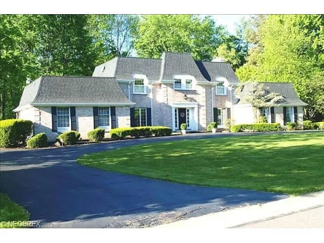 1384 Millikin Pl NE photo 1