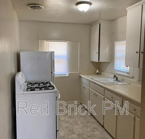 489 Cedar Ave — Photo 5
