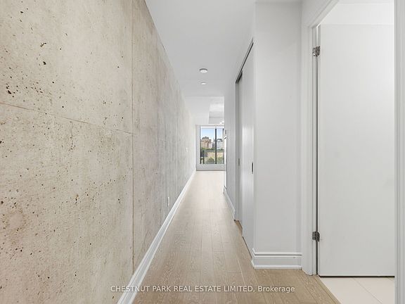 5th image of 608 Richmond St W #719