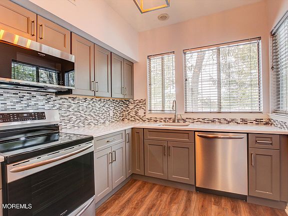 5th image of 18 Birchwood Road