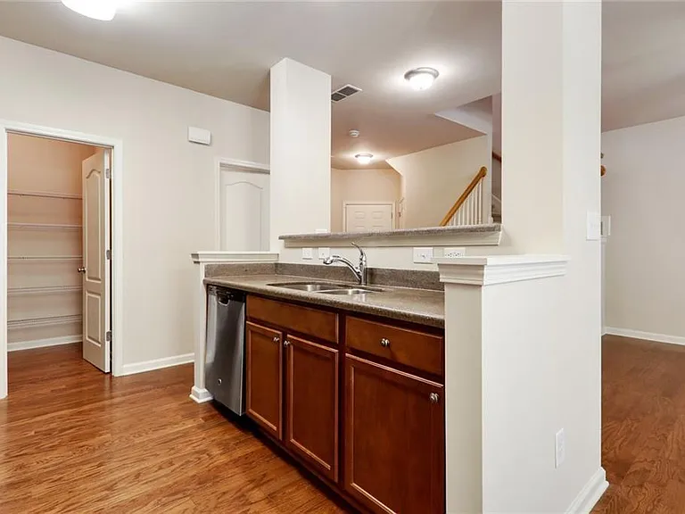 3242 Brockenhurst Dr — Photo 10