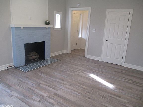 2nd image of 916A E Race Ave