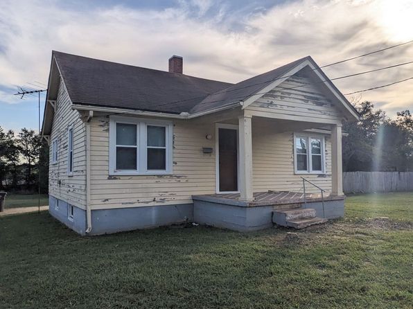 904 E Locust St