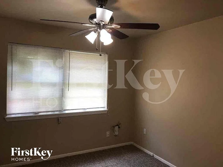 5605 Odessa Ave — Photo 11