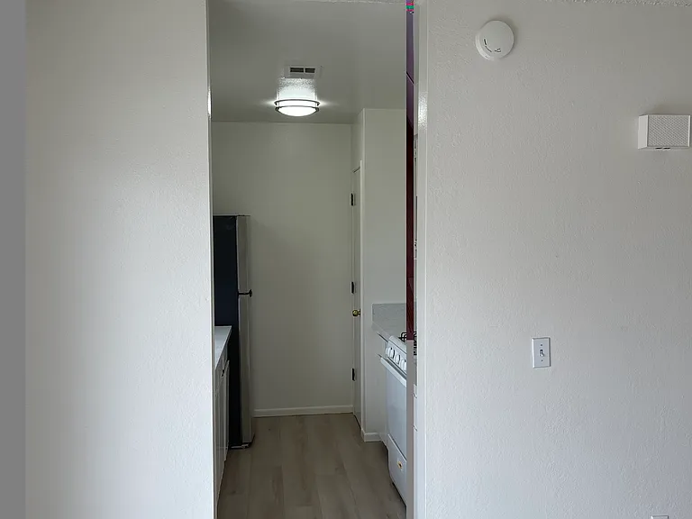 240 Aspen St #10 — Photo 4