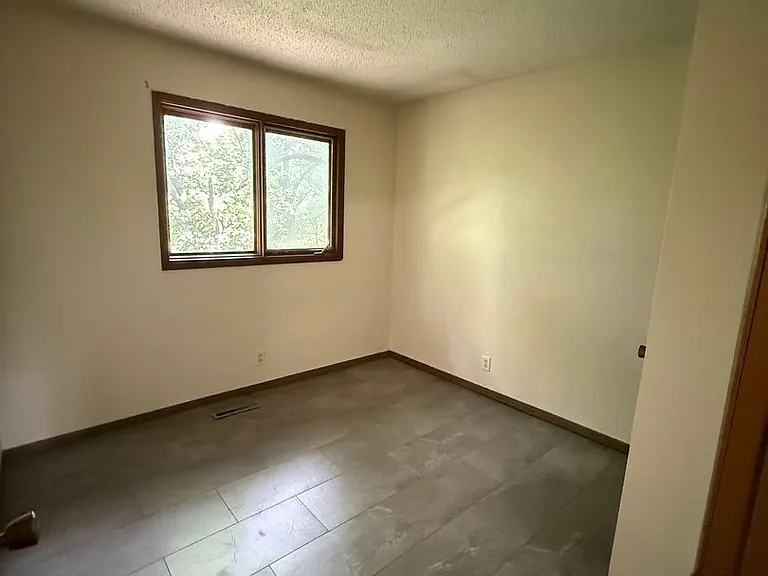 727 Westridge Rd — Photo 2