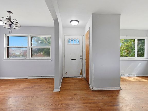 3rd image of 9810 S Loomis St