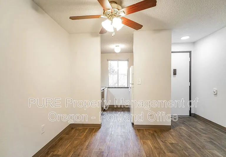 Parkway Garden — Photo 9