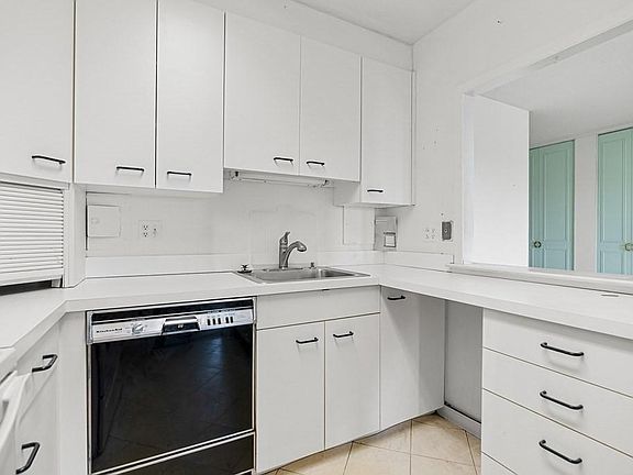 4th image of 111 Perkins St #66