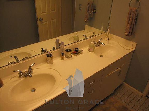 5th image of 3142 N Southport Ave #1E5