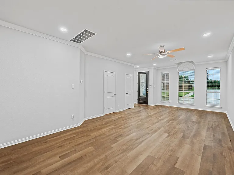 1045 Rodin Ln — Photo 2