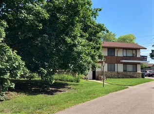 2608 Ardsley Cir #F, Madison, WI 53713