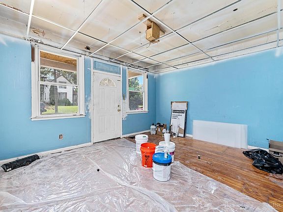 2nd image of 5117 Carthage Ave