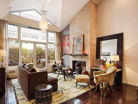 3rd image of 22 Warren St Unit Penthouse