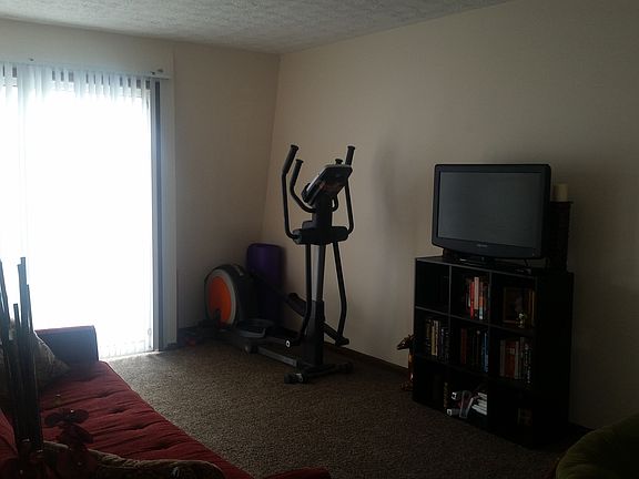 3rd image of 575 Saunders Ave