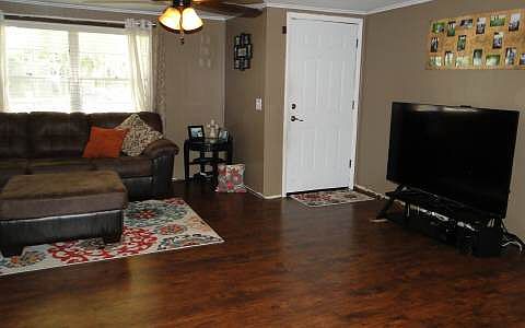 2nd image of 177 SW Sandlin Ave