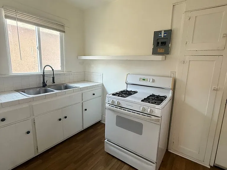 867 W Santa Cruz St — Photo 3