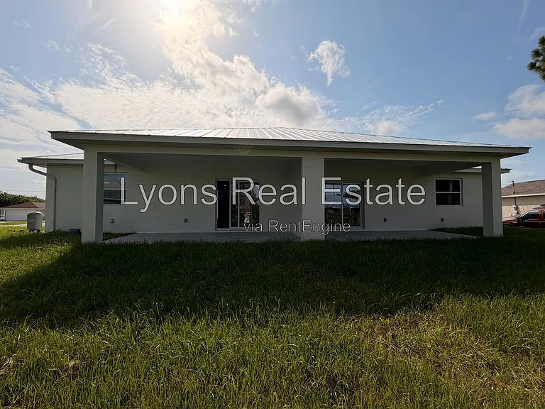 2210 Armour Rd — Photo 23
