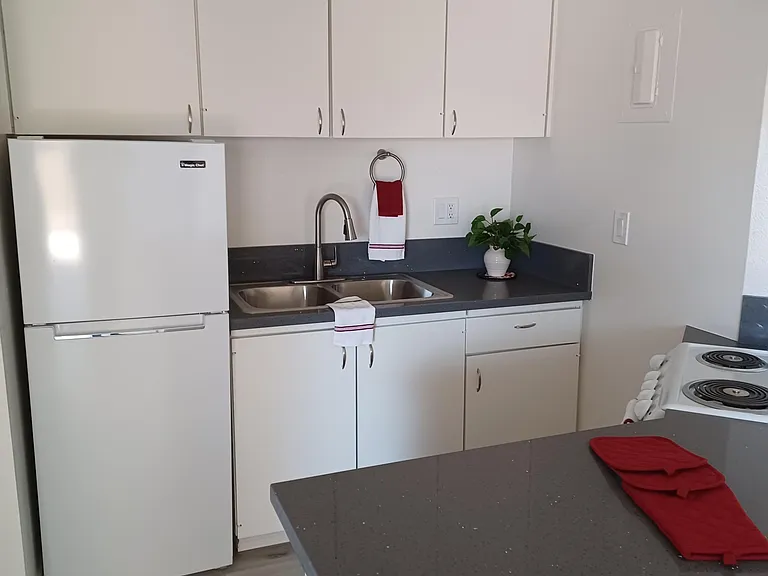 Huntington Garden Apartments — Photo 31