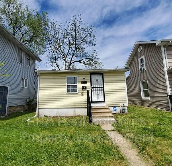2400 Pomola St — Photo 3