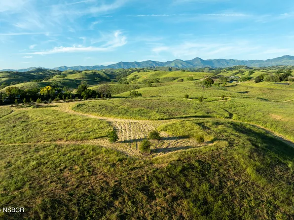 3265 Acampo Rd, Los Olivos, CA 93441