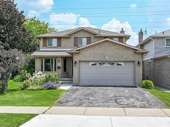 3 Ridgemount Dr, Hamilton, ON L8W 2R6