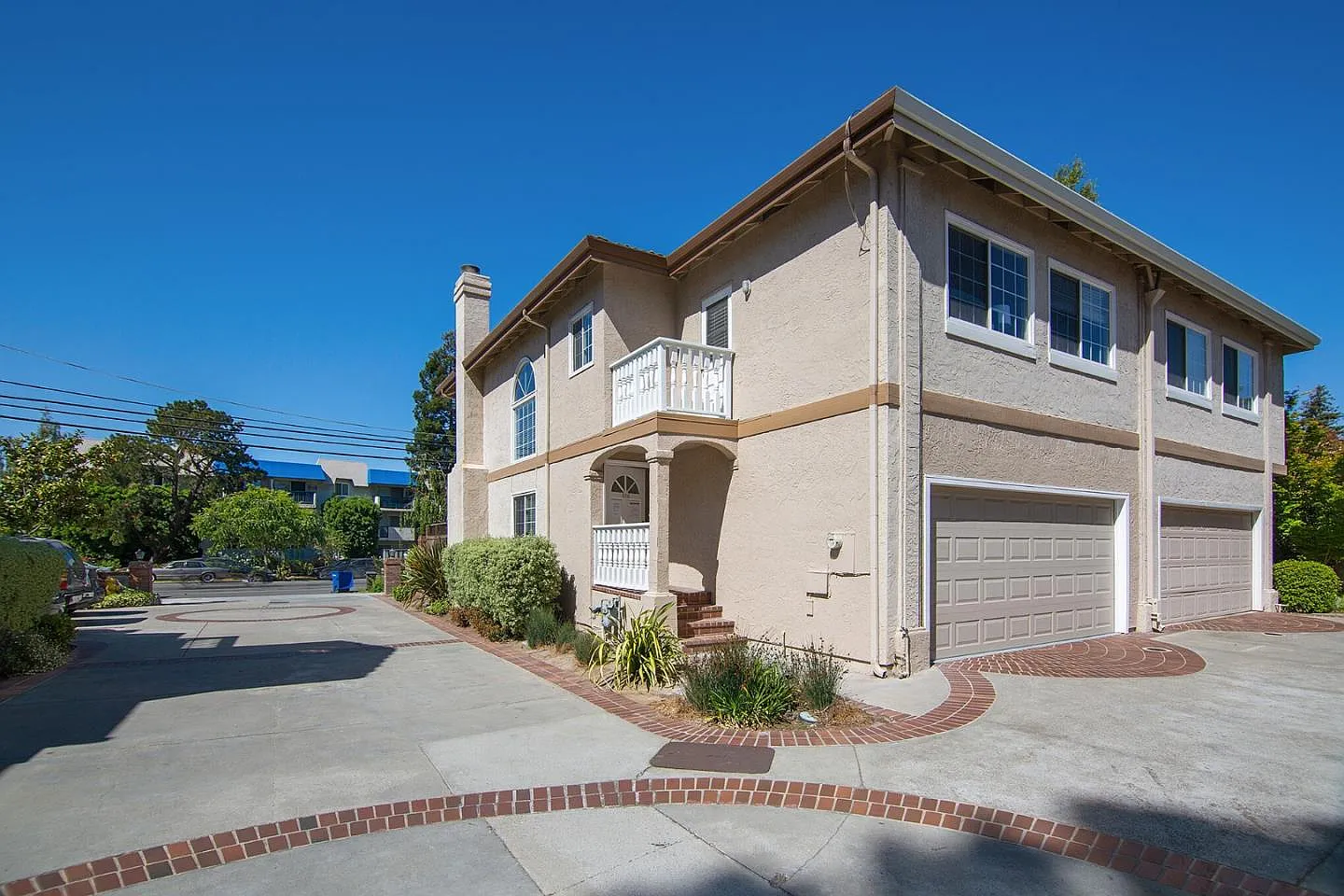 586 W Hacienda Ave photo 1