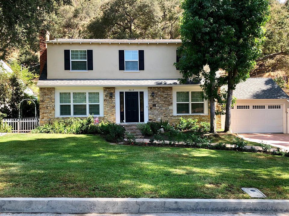 Great curb appeal and located near Glenoaks Park