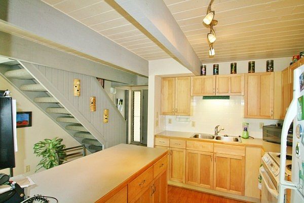 2nd image of 938 Kumukoa St