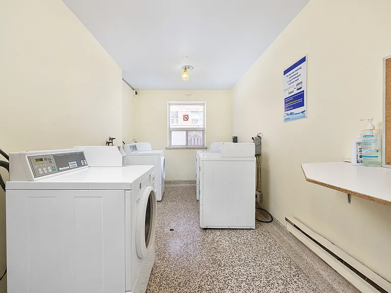 1903 Bayview Ave — Photo 12