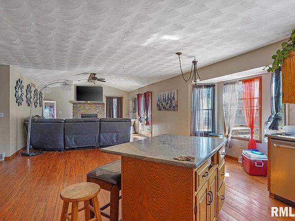 4th image of 528 Richmond Dr
