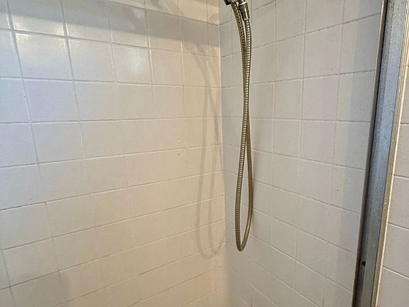 4th image of 515 S Grevillea Ave APT 4