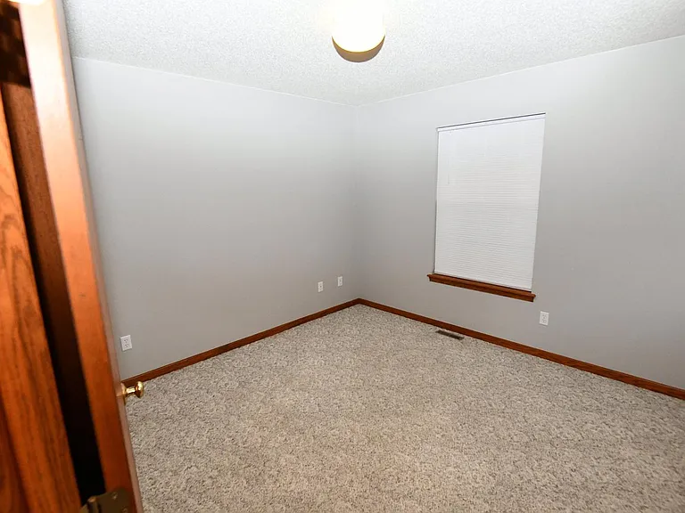665 Jessie St — Photo 15