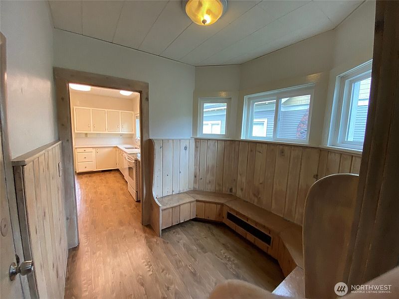 4th image of 809 NE 62nd Street