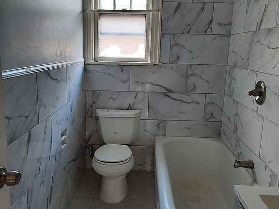4th image of 27 Vernon Ave #3