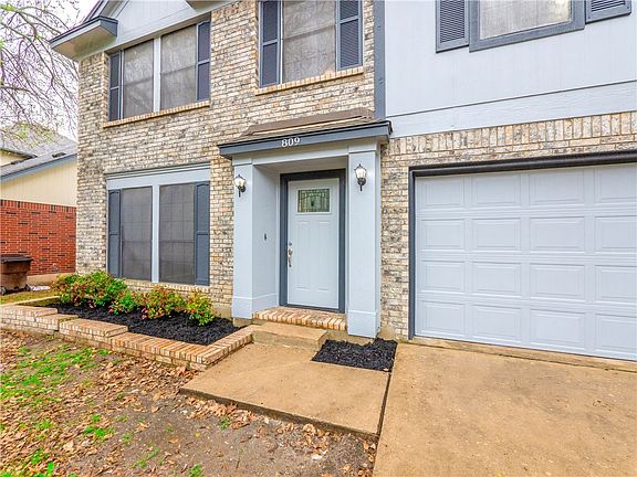 2nd image of 809 Riverlawn Dr