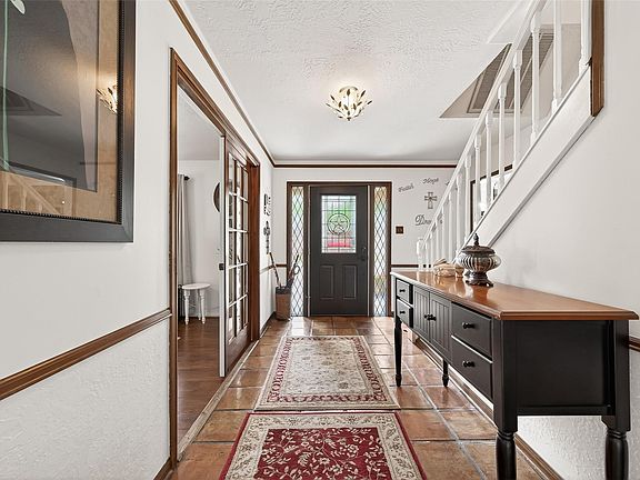 3rd image of 5327 Lacreek Ln