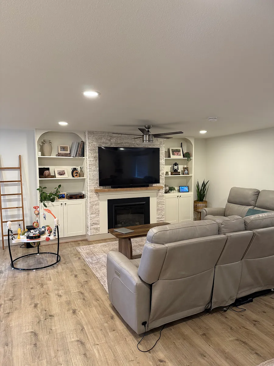 Building Photo - 2715 Knob Hill Dr