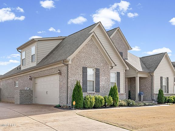 3rd image of 3132 E Jefferson Loop