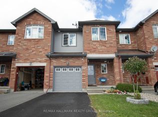126 Lokoya St, Ottawa, ON K2S 0J4