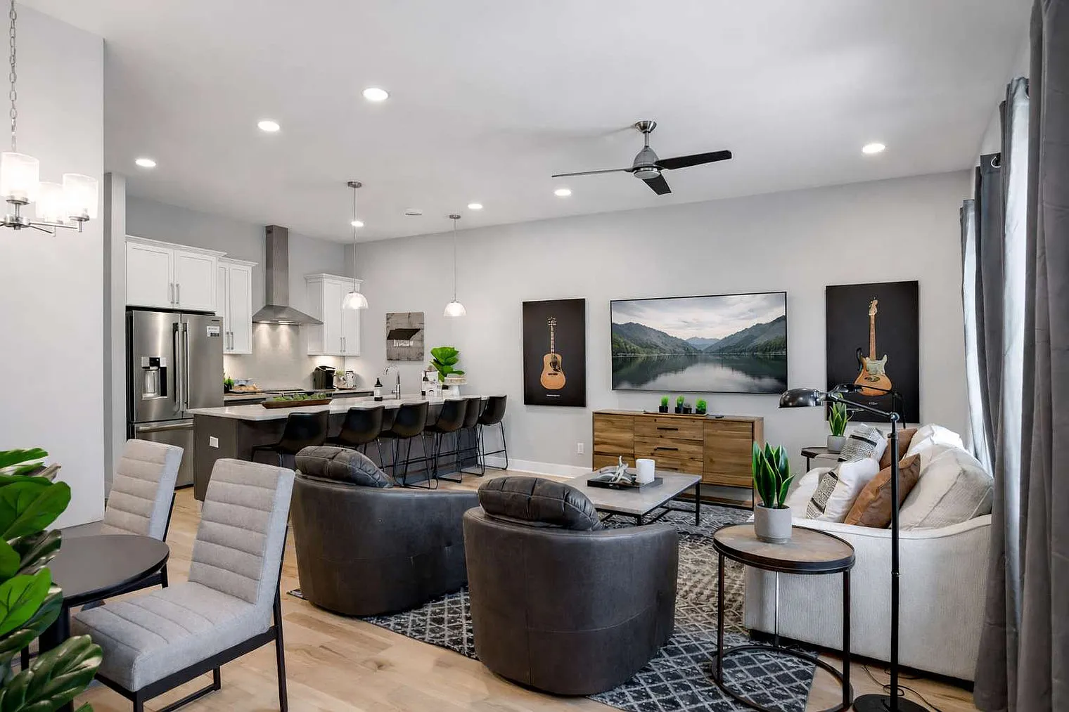 9 bed, 9.0 bath, 4423 sqft, $14,227 — Photo 3