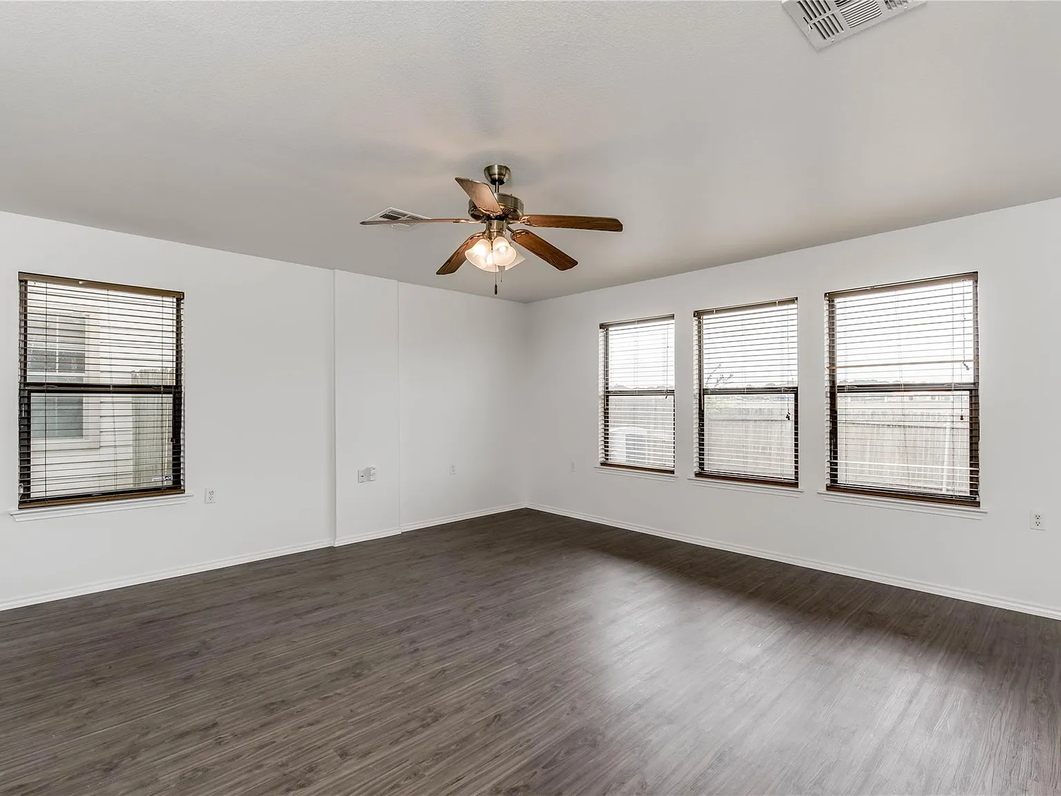 3 bed, 2.5 bath, 2014 sqft, $1,795 — Photo 3