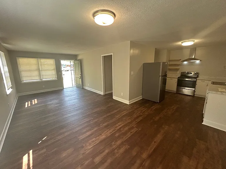 1904 Oglesby Dr NW — Photo 2